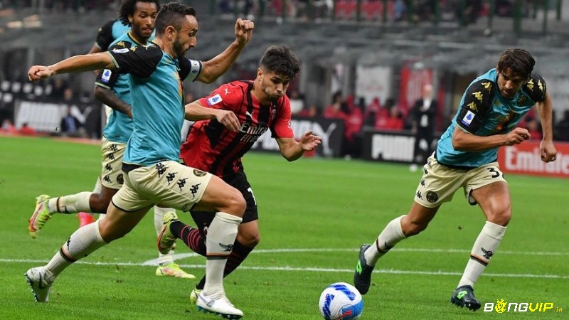 Soi kèo Tài Xỉu trong trận AC Milan vs Venezia