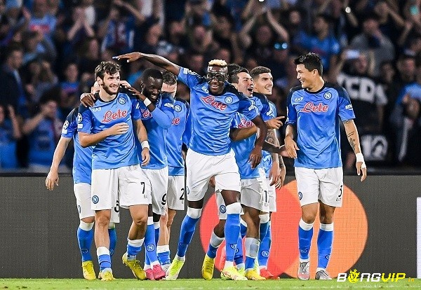 Napoli đã gia tăng cách biệt về điểm số với nhóm bám đuổi