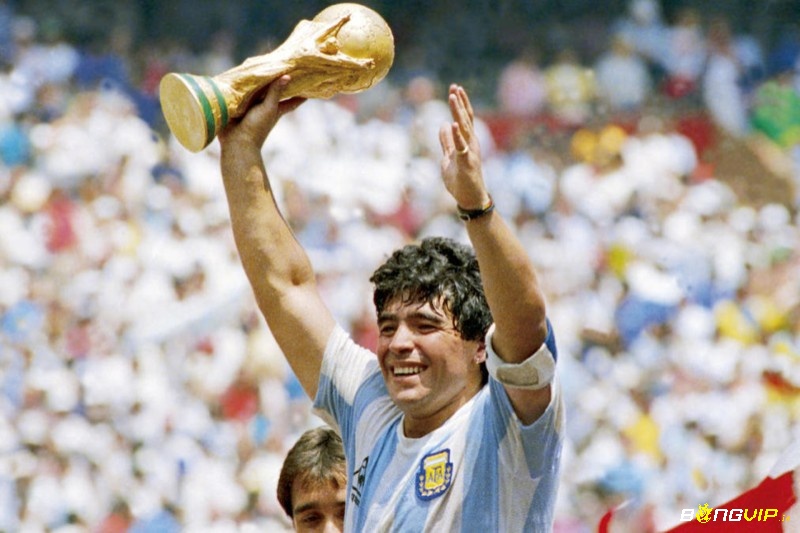 Danh sách cầu thủ vĩ đại nhất - huyền thoại sống những năm 1986 là Diego Maradona