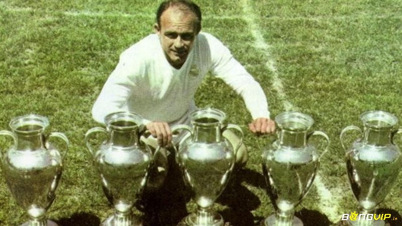 Danh sách cầu thủ vĩ đại nhất với thành tích đáng nể trong sự nghiệp là Alfredo Di Stefano