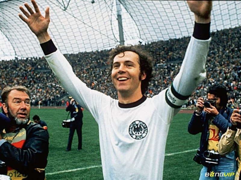 Top 10 cầu thủ chặn bóng tốt nhất đứng đầu là Franz Beckenbauer