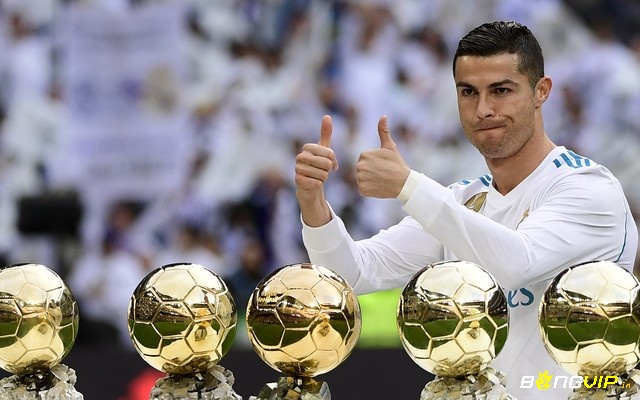 Cristiano Ronaldo đứng thứ 2 trong top 10 cầu thủ đoạt Quả Bóng Vàng với 5 lần