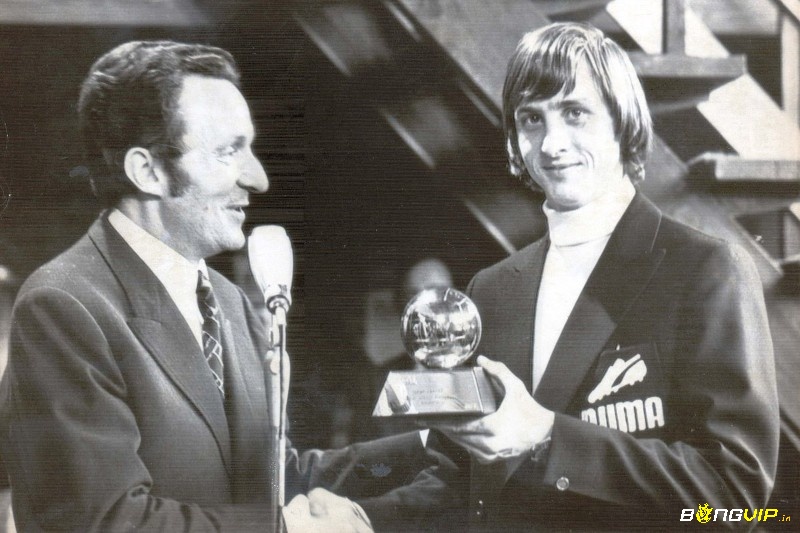 Cầu thủ vĩ đại của bóng đá thế giới trong top 10 cầu thủ đoạt Quả Bóng Vàng là Johan Cruyff