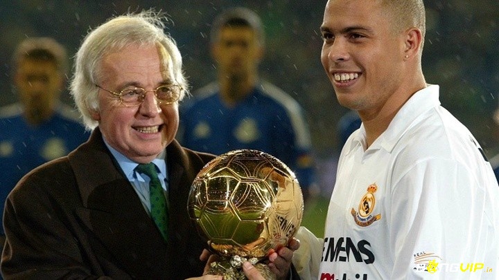 2 lần đoạt giải, xứng đáng top 10 cầu thủ đoạt Quả Bóng Vàng là Ronaldo Luís Nazário de Lima