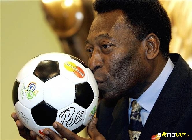 Pelé xứng đáng trong top 10 cầu thủ ghi bàn nhiều nhất trong lịch sử