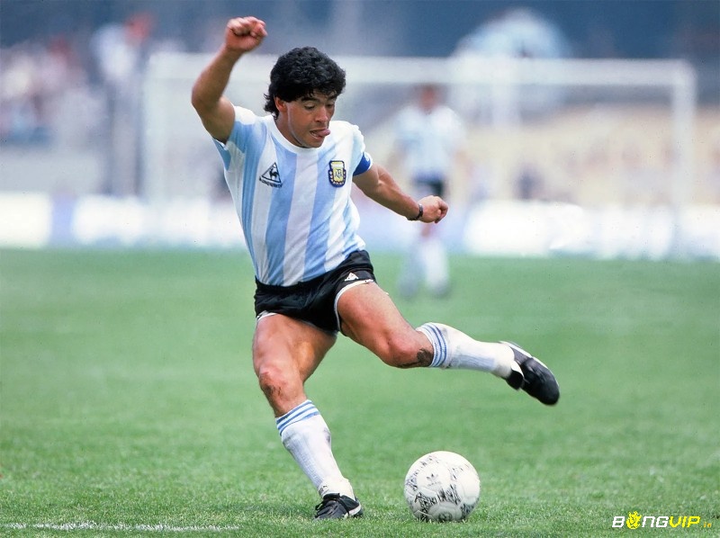 Top 10 cầu thủ sút phạt tốt nhất ở vị trí thứ 6 là Diego Maradona
