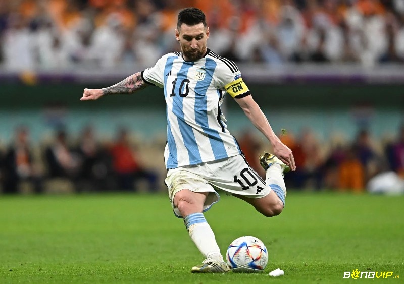 Top 10 cầu thủ sút phạt tốt nhất không thể thiếu Messi