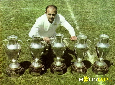 Mũi tên vàng Alfredo Di Stéfano là huyền thoại Real Madrid